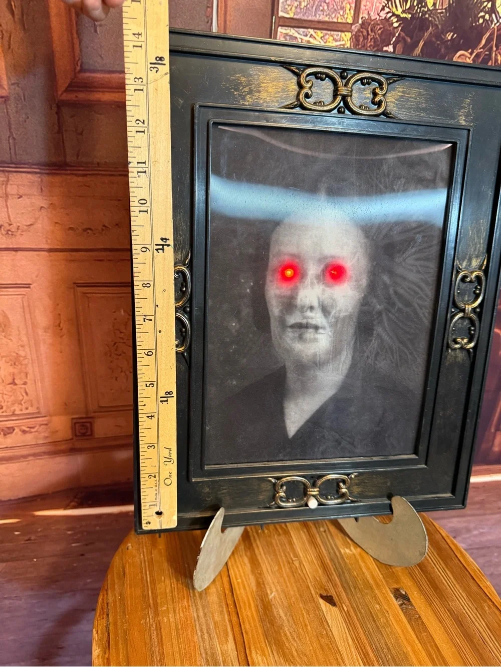 Gemmy Halloween Sounds Lenticular Spooky Light up Eyes Hallway Portrait Ghostly